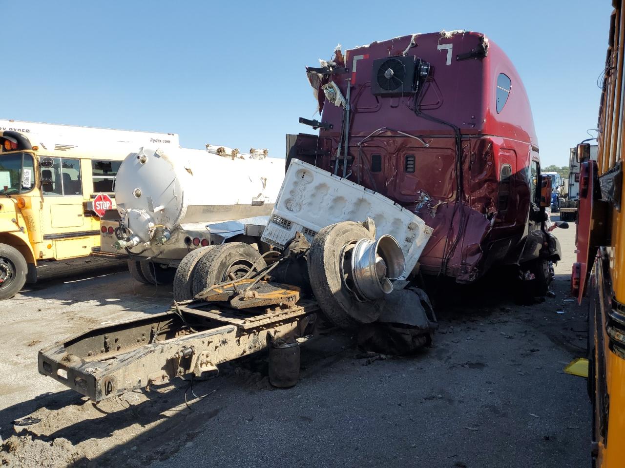 Lot #3308320162 2016 FREIGHTLINER CASCADIA 1