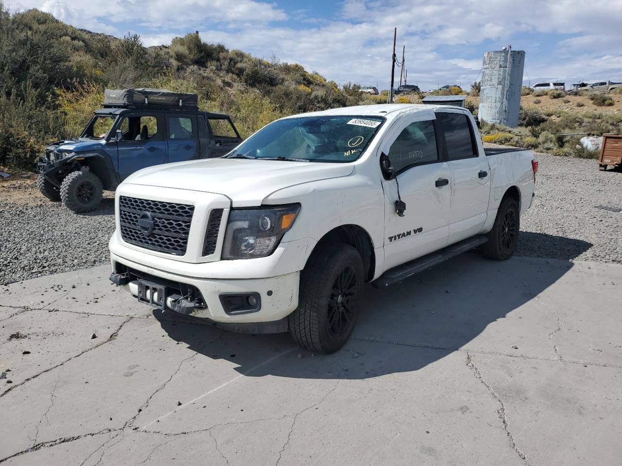 NISSAN TITAN SV