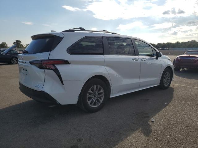TOYOTA SIENNA XLE 2024 white  hybrid engine 5TDYRKEC4RS199328 photo #4