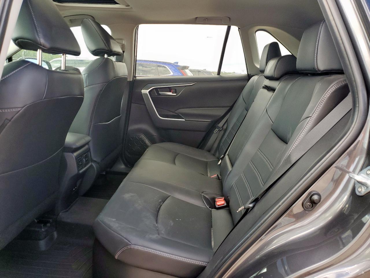 TOYOTA RAV4 XLE PREMIUM