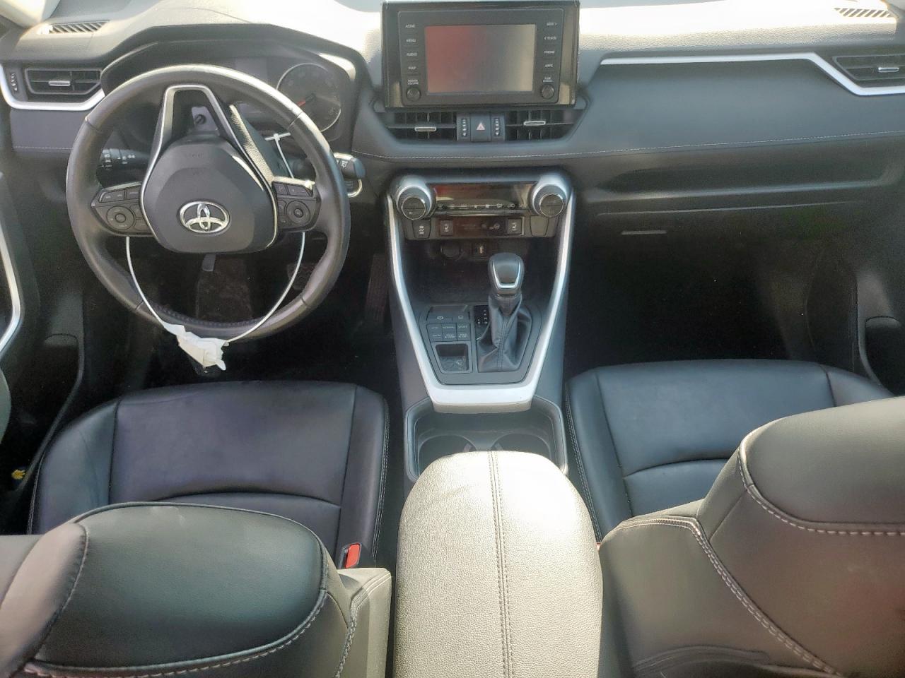 TOYOTA RAV4 XLE PREMIUM
