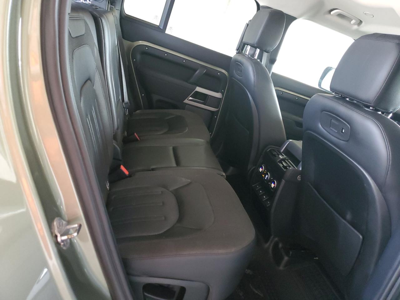 LAND ROVER DEFENDER 110 SE