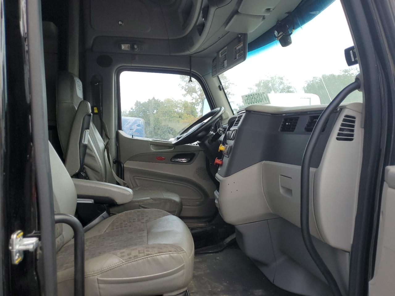 Lot #3293358424 2020 PETERBILT TRACTOR 579