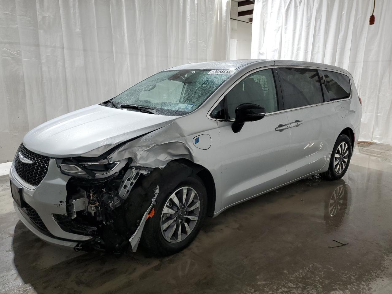  Salvage Chrysler Pacifica