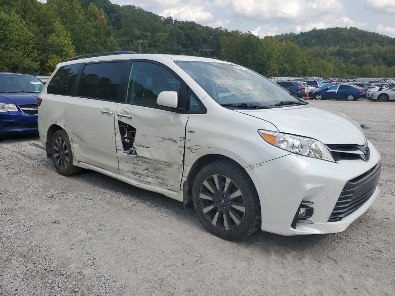 TOYOTA SIENNA XLE