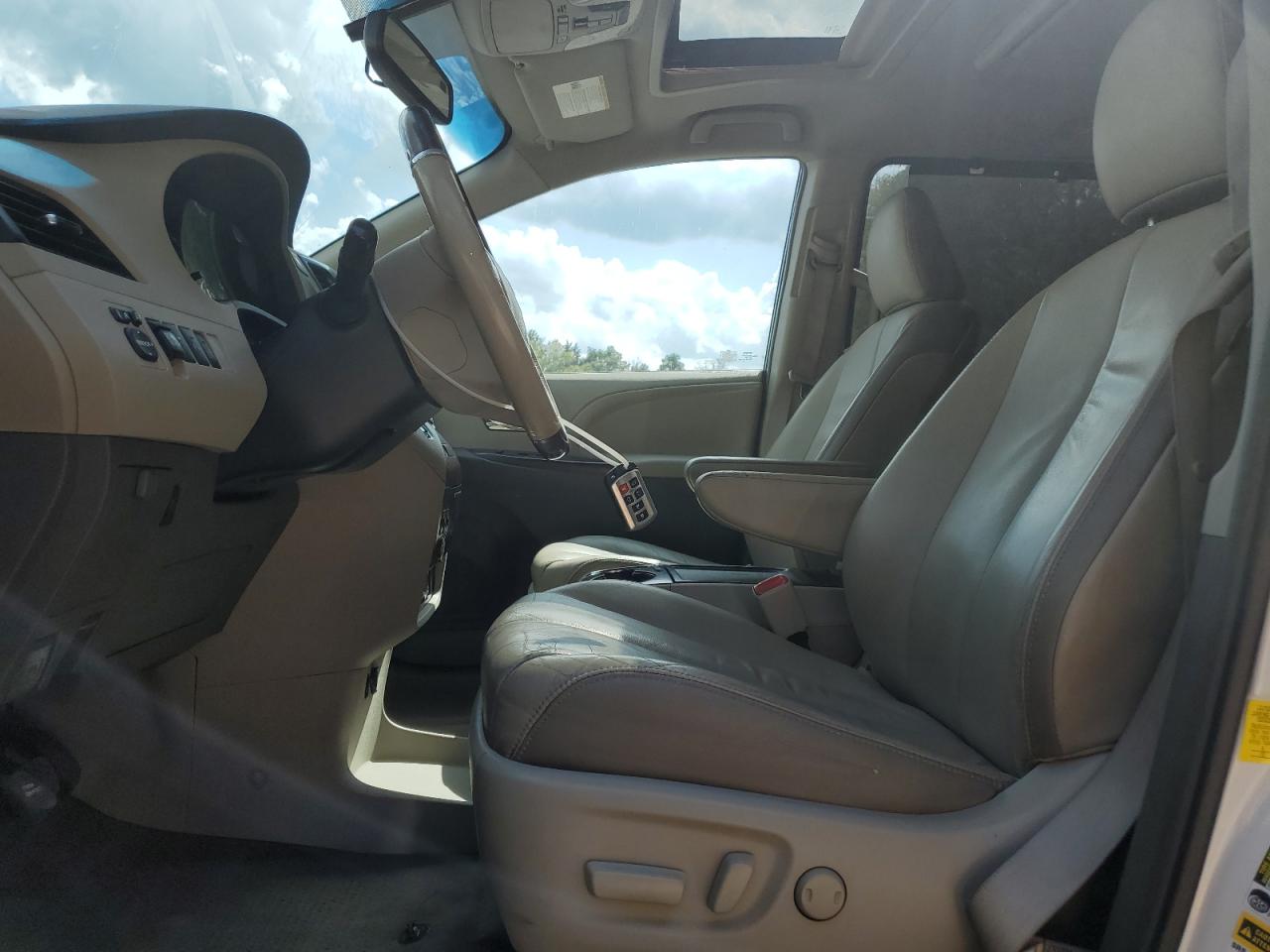 TOYOTA SIENNA XLE