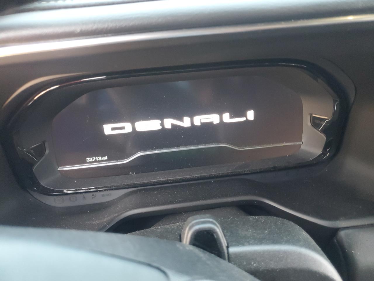 GMC YUKON DENALI ULTIMATE