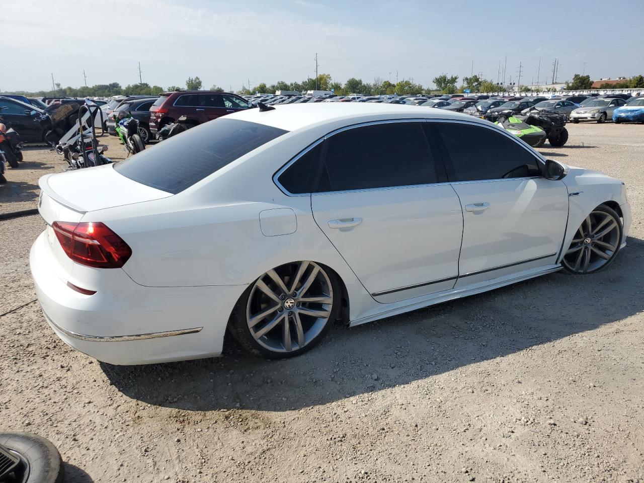 VOLKSWAGEN PASSAT R-LINE