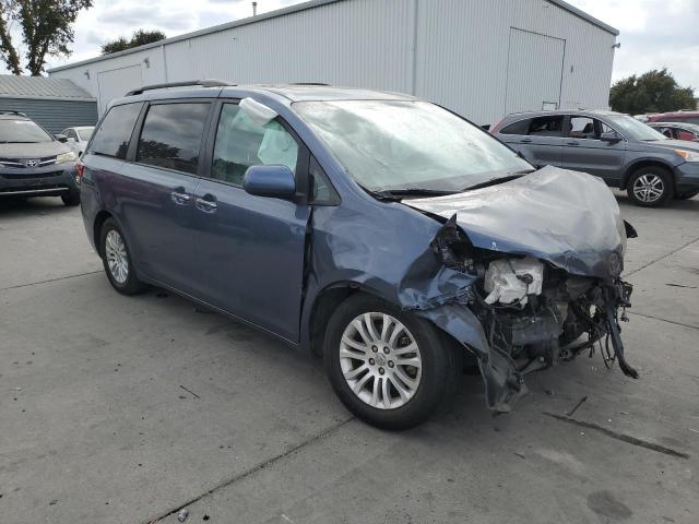 2017 TOYOTA SIENNA XLE 5TDYZ3DC3HS794421