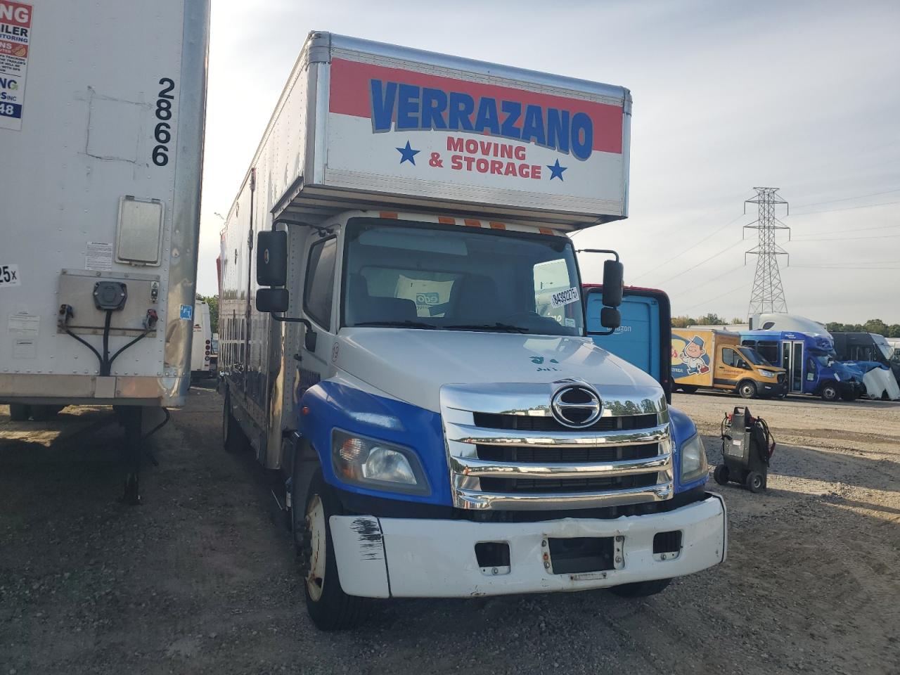 Lot #3262128599 2017 HINO 258/268