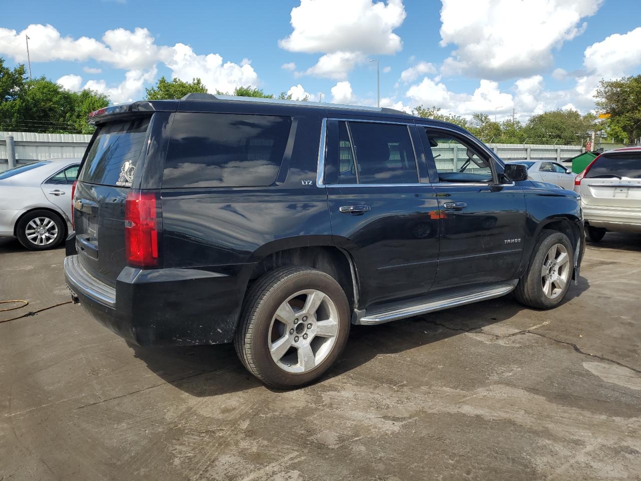 CHEVROLET TAHOE C1500 LTZ