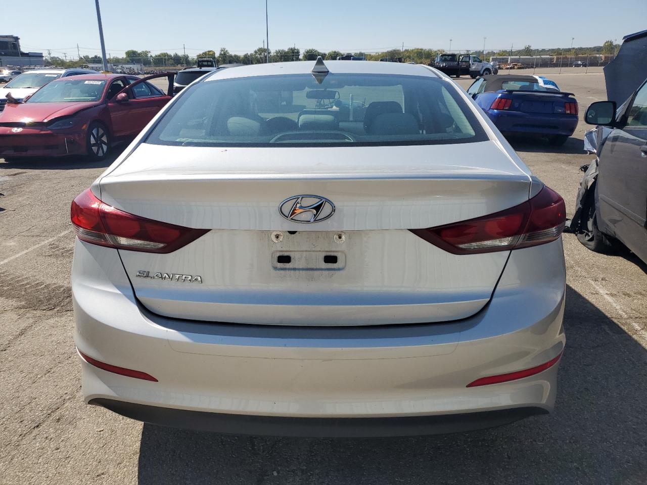 HYUNDAI ELANTRA SE