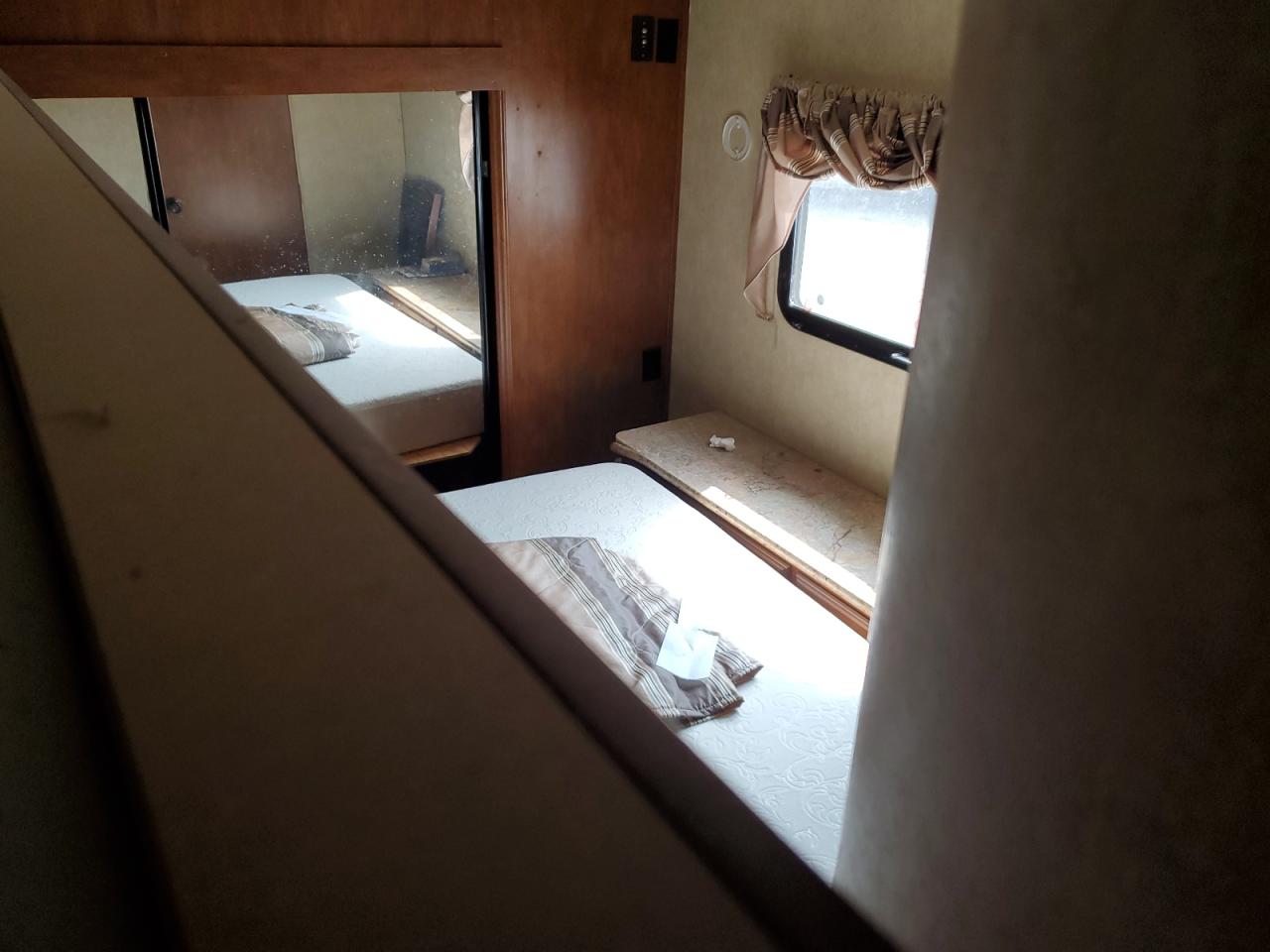 Lot #3269945987 2013 SEAL TRAVEL TRA