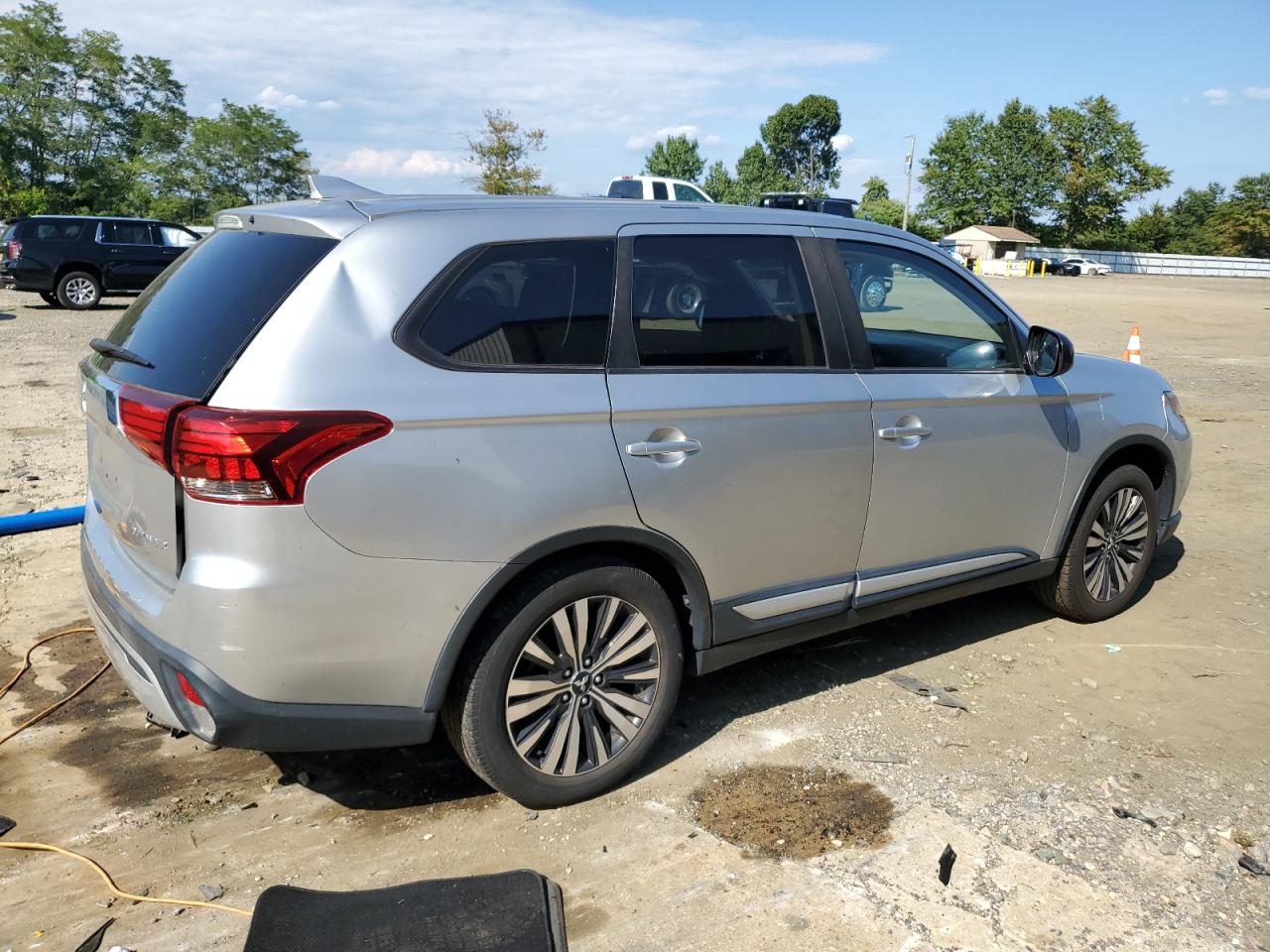MITSUBISHI OUTLANDER ES
