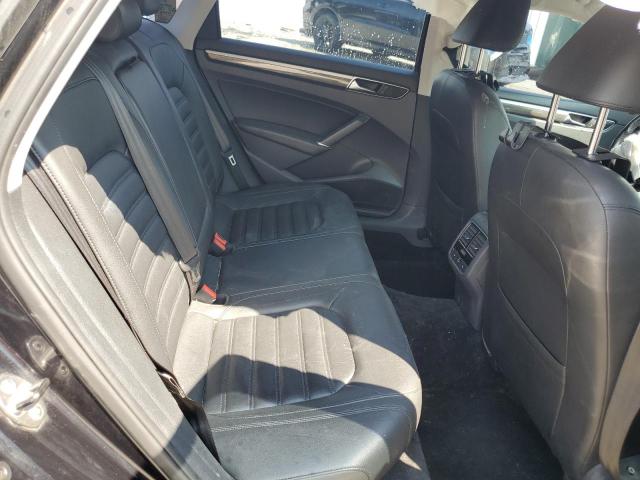 2017 VOLKSWAGEN PASSAT SEL 1VWCT7A32HC057376