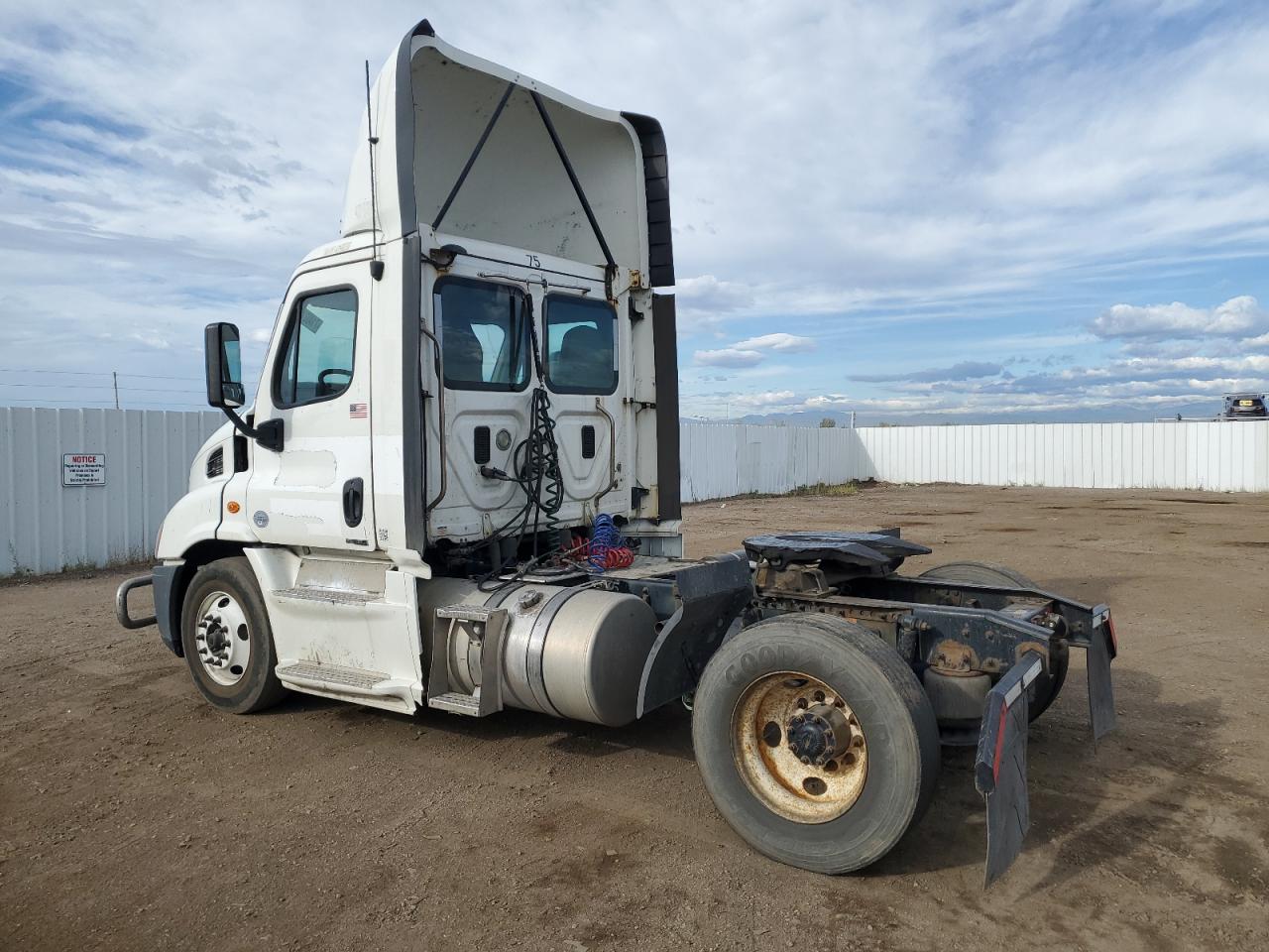 Lot #3245408404 2015 FREIGHTLINER CASCADIA 1