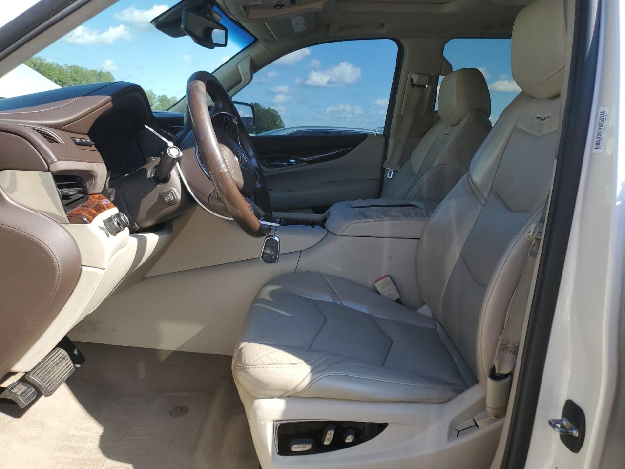 CADILLAC ESCALADE LUXURY