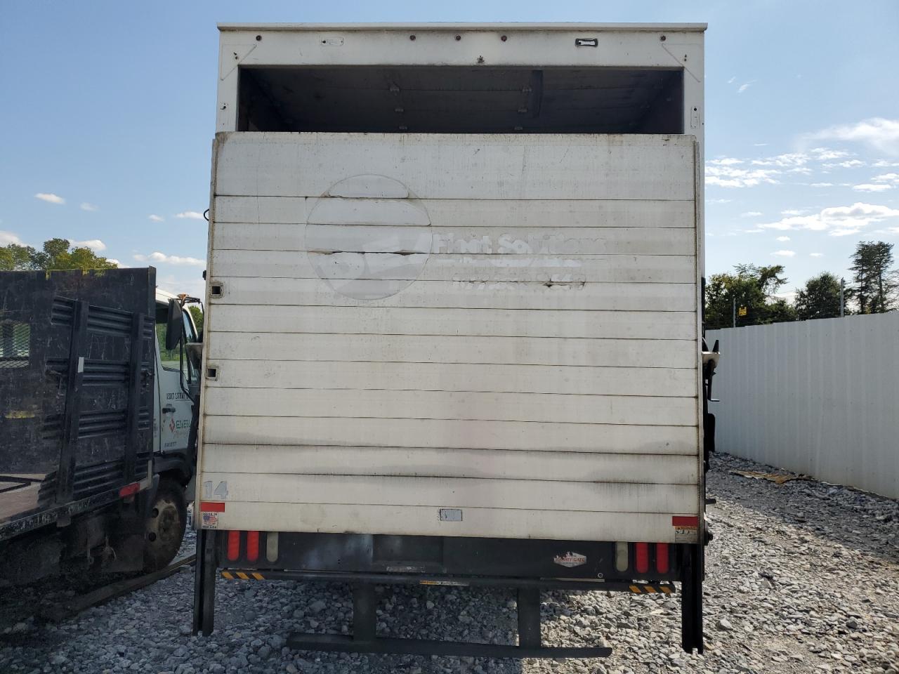 Lot #3235632605 2002 INTL 4000 4300