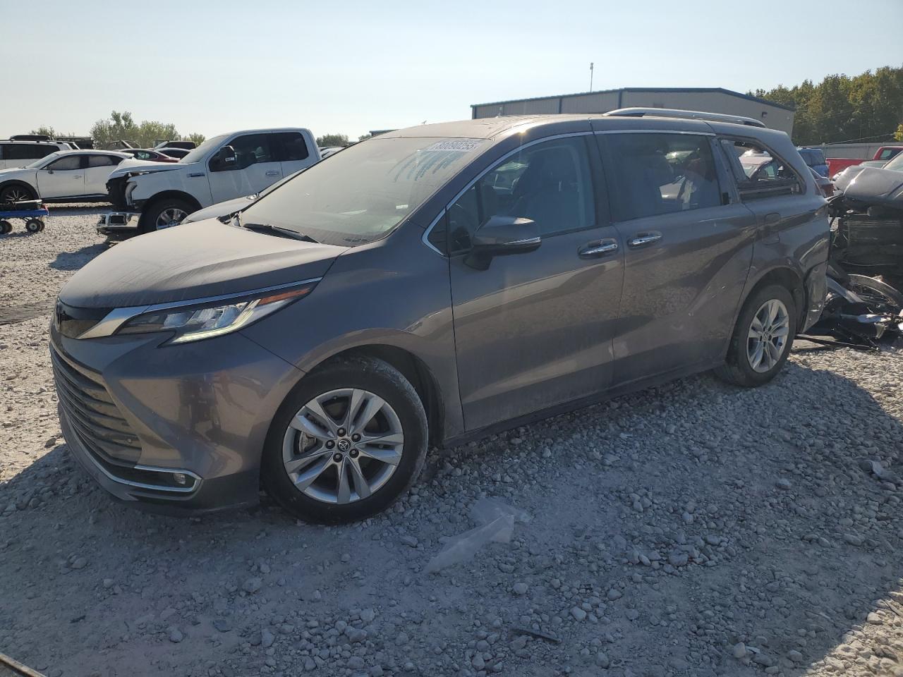  Salvage Toyota Sienna