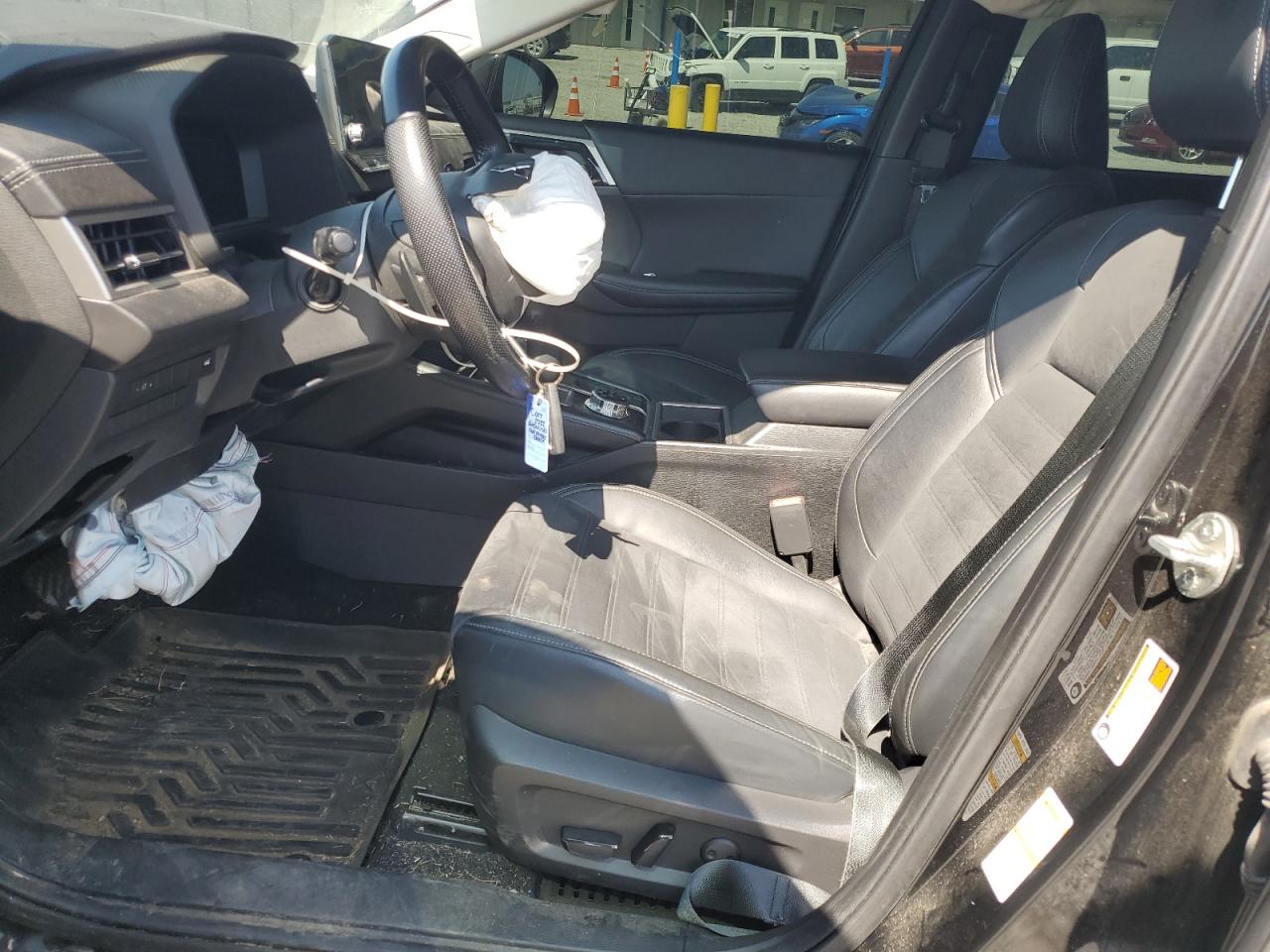 MITSUBISHI OUTLANDER SE