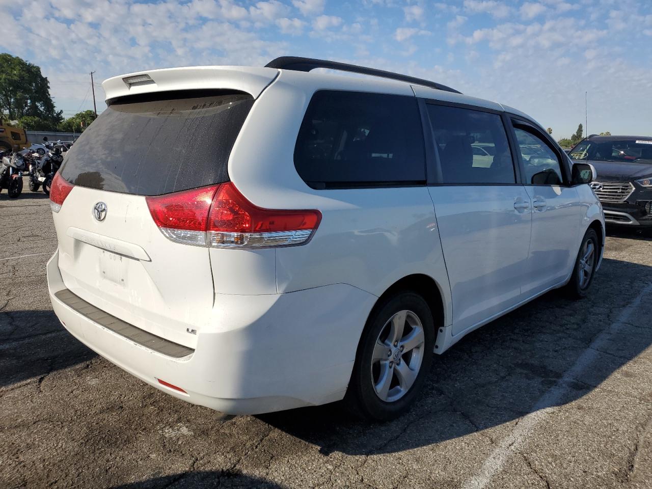 Lot #3278882038 2014 TOYOTA SIENNA LE