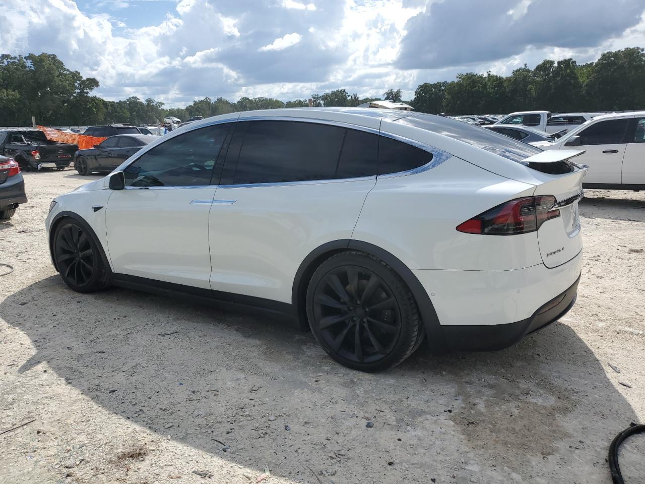 TESLA MODEL X