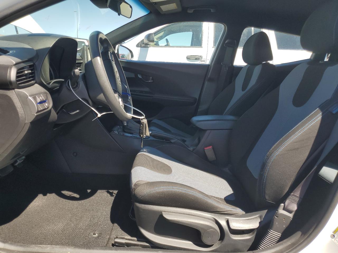 HYUNDAI VELOSTER BASE