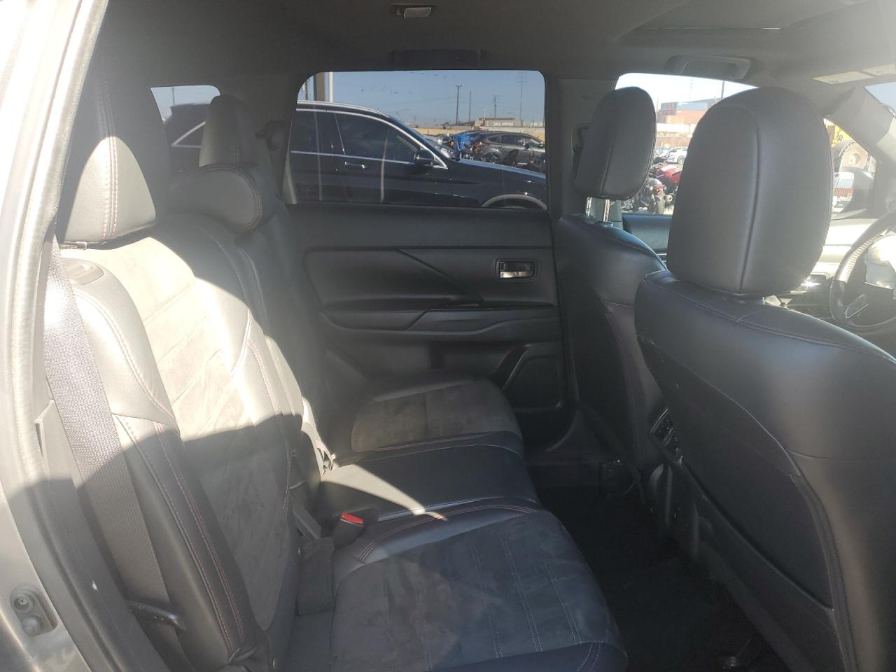 MITSUBISHI OUTLANDER SE