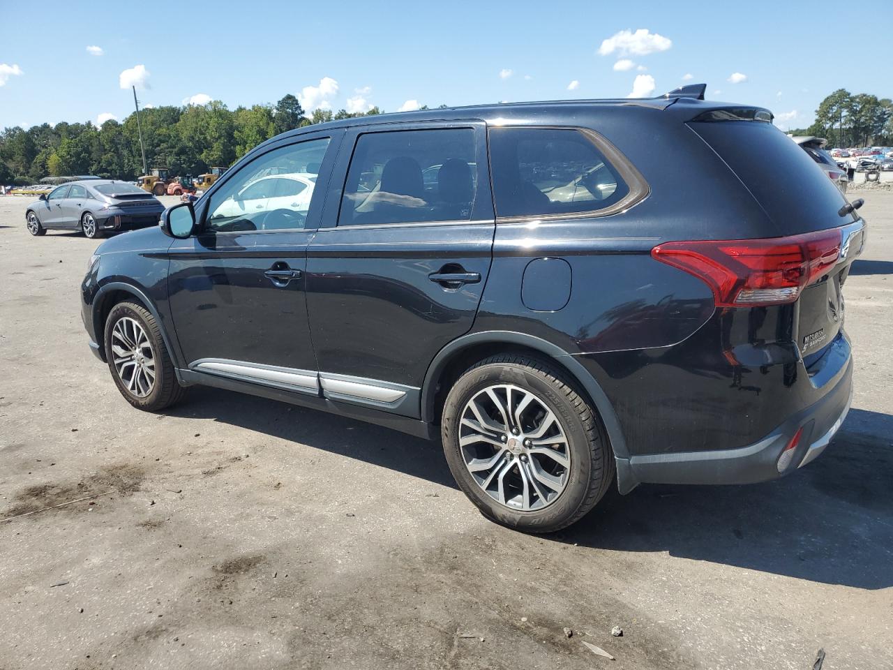 MITSUBISHI OUTLANDER SE