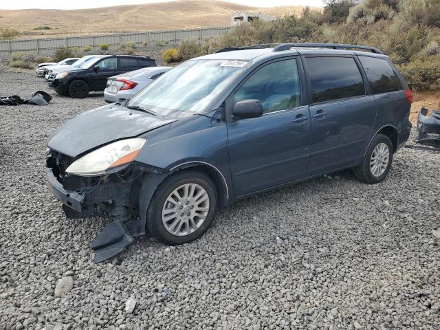 TOYOTA SIENNA LE