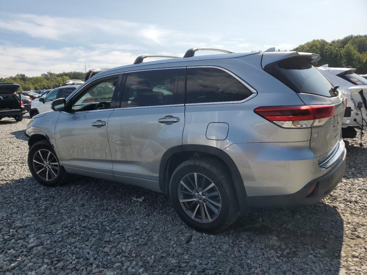 TOYOTA HIGHLANDER SE