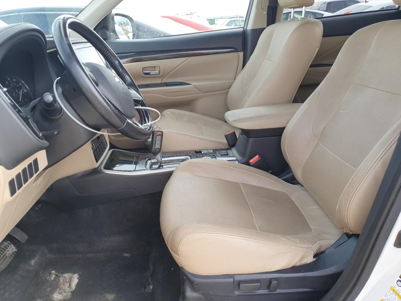 MITSUBISHI OUTLANDER SE