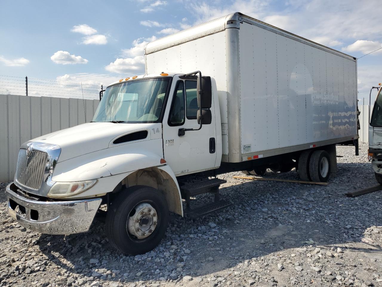 Lot #3235632605 2002 INTL 4000 4300