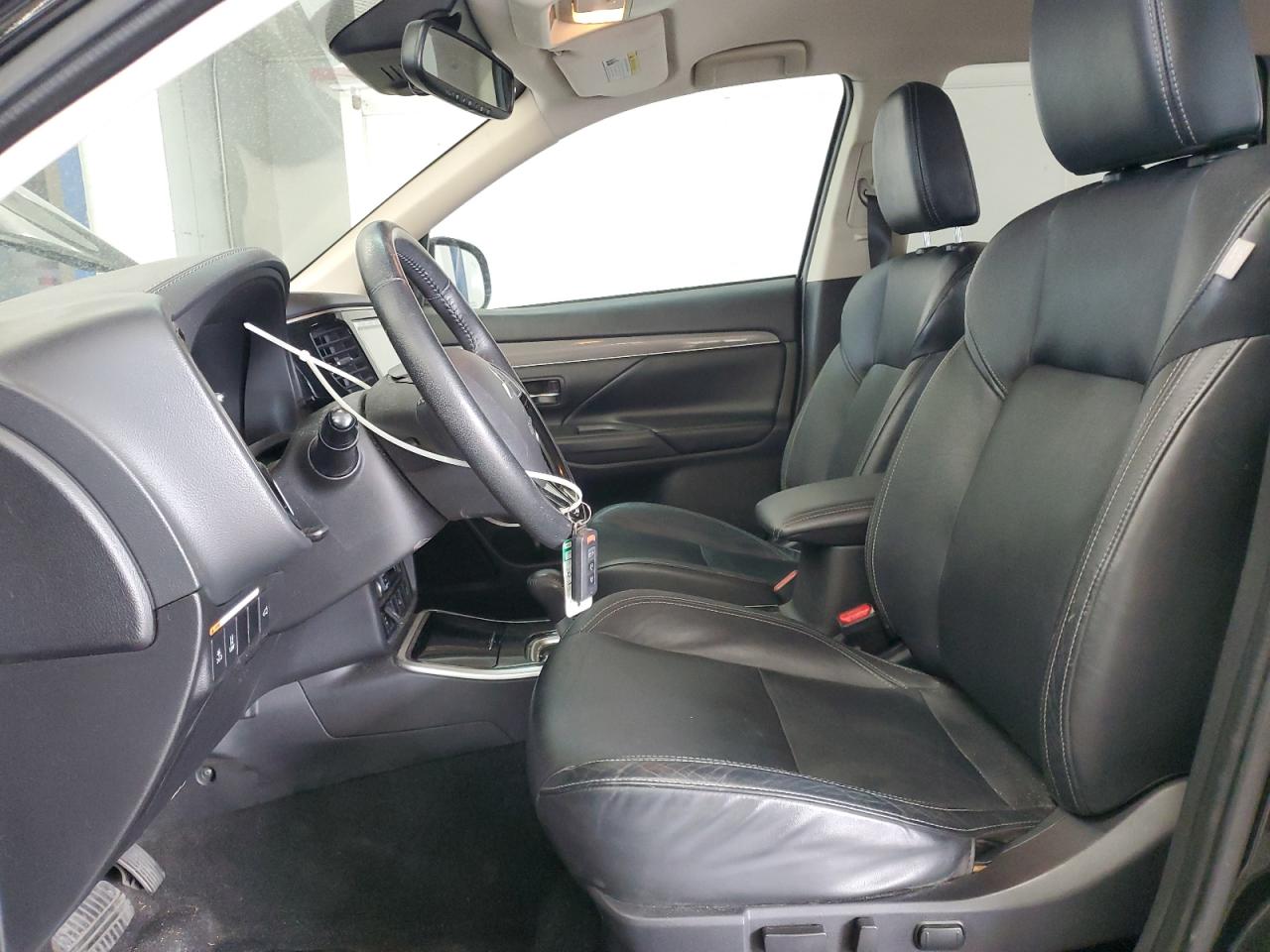 MITSUBISHI OUTLANDER SE