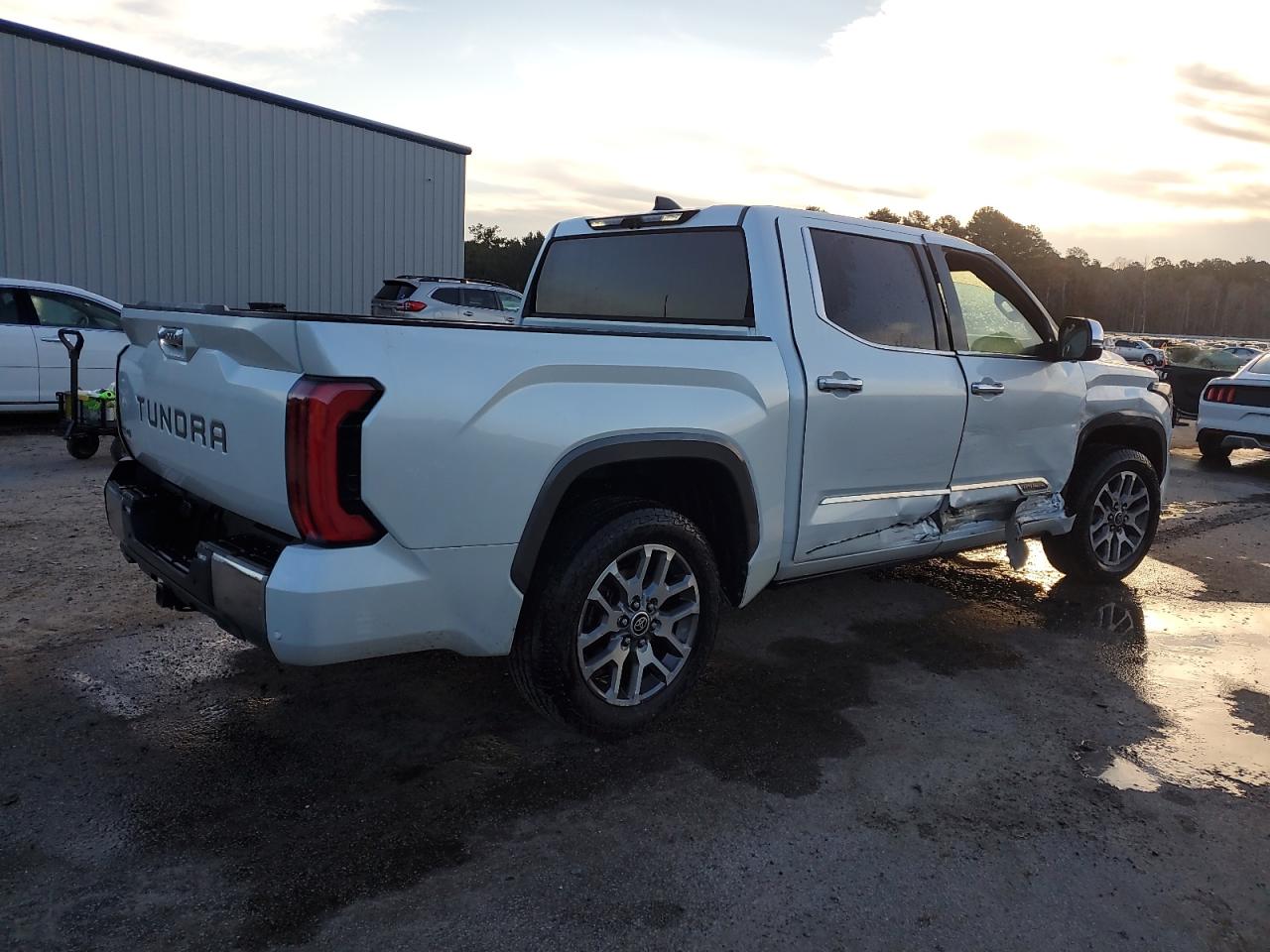TOYOTA TUNDRA CREWMAX PLATINUM