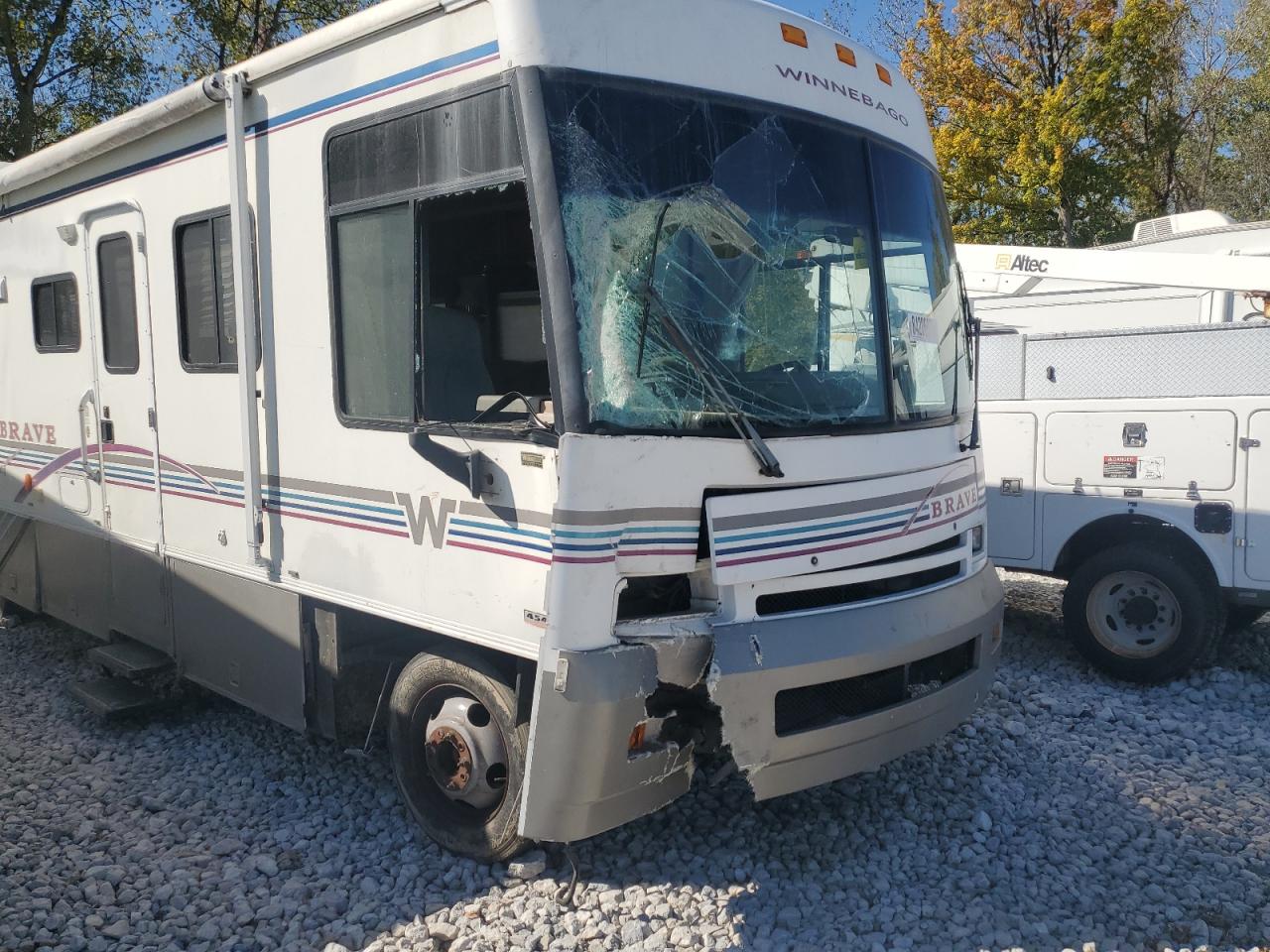 Lot #3298159294 2000 WINNEBAGO RV