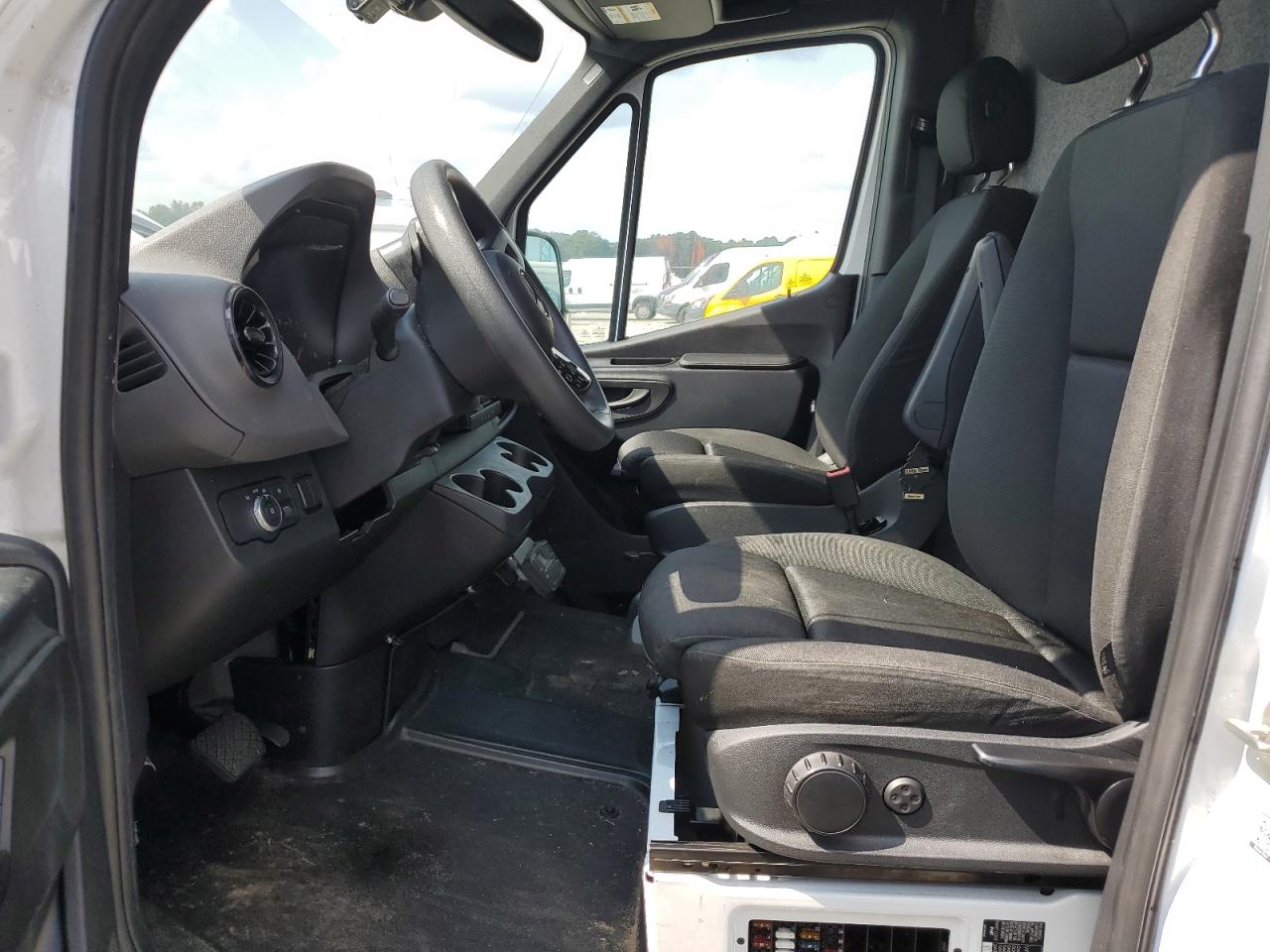 MERCEDES-BENZ SPRINTER 2500