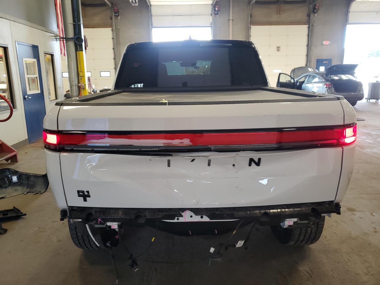 RIVIAN R1T ADVENTURE