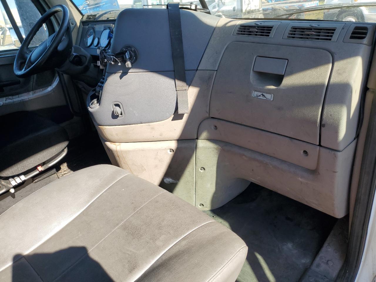 Lot #3254472147 2017 FREIGHTLINER CASCADIA 1