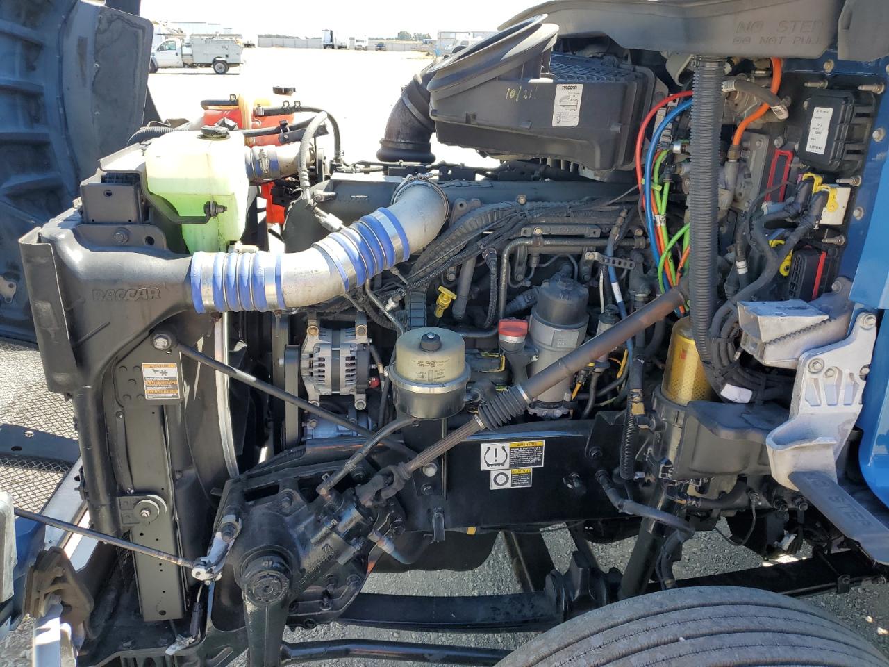 Lot #3235121093 2016 KENWORTH T880