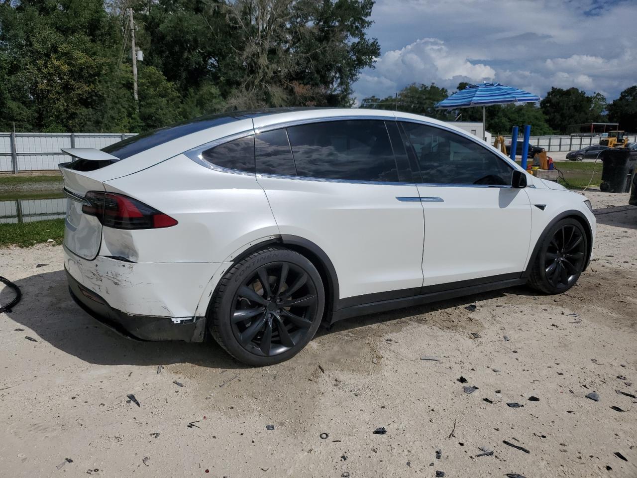 TESLA MODEL X
