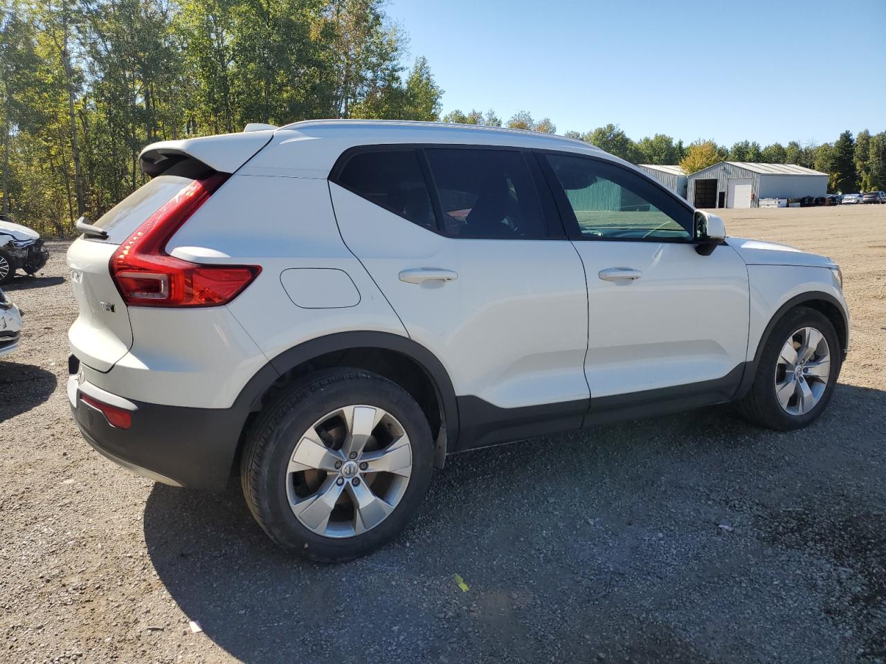 VOLVO XC40 T5 MOMENTUM
