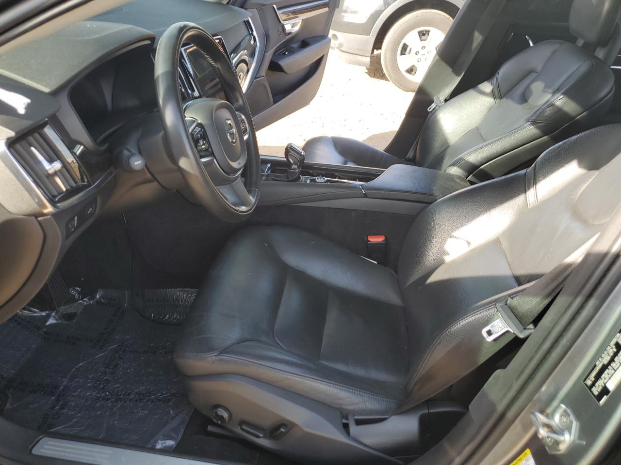 VOLVO S90 T5 MOMENTUM