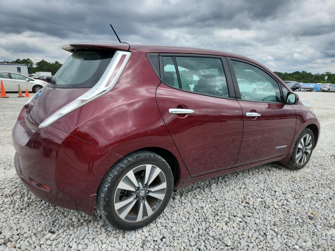 NISSAN LEAF S