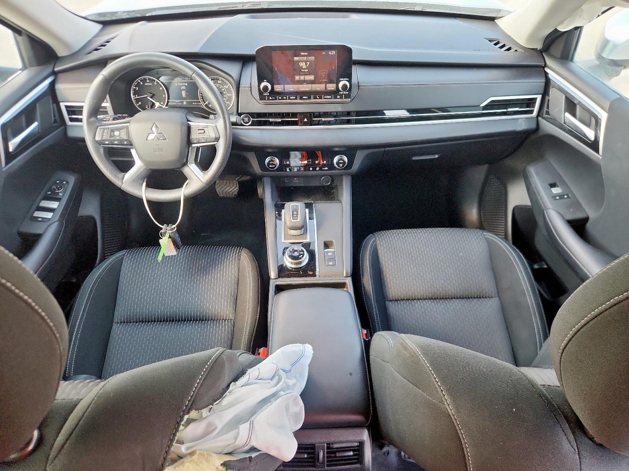 MITSUBISHI OUTLANDER ES