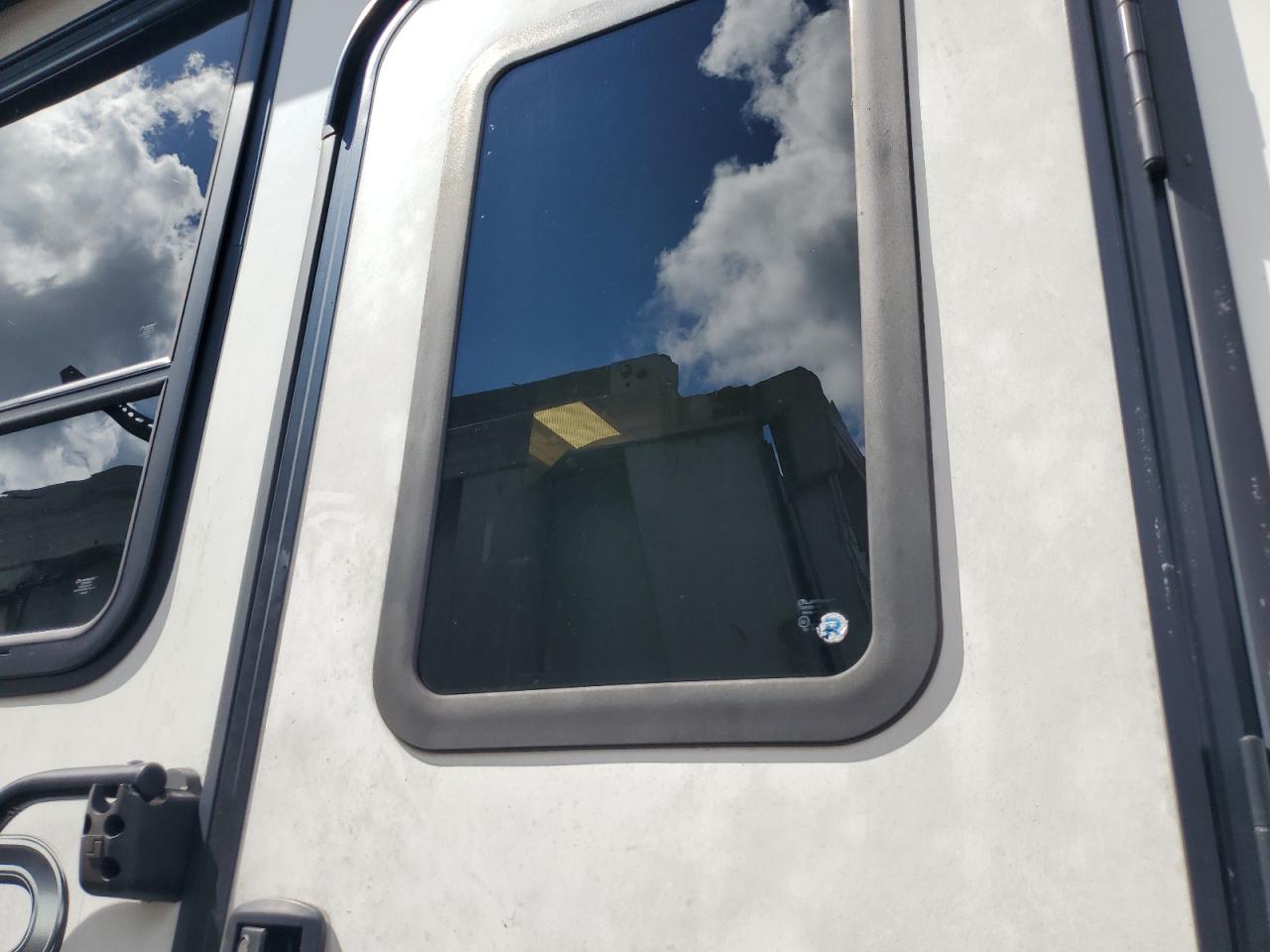 Lot #3265251993 2022 KZ INC DURANGO-HALF TON 290