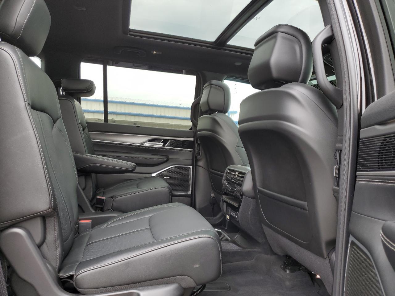 JEEP WAGONEER SERIES II