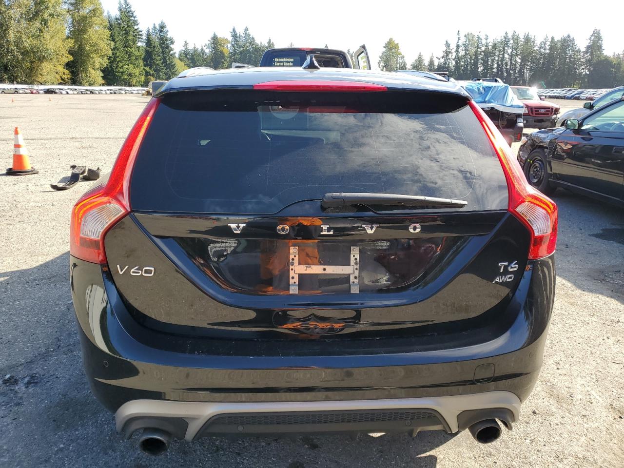 VOLVO V60 T6 R-DESIGN