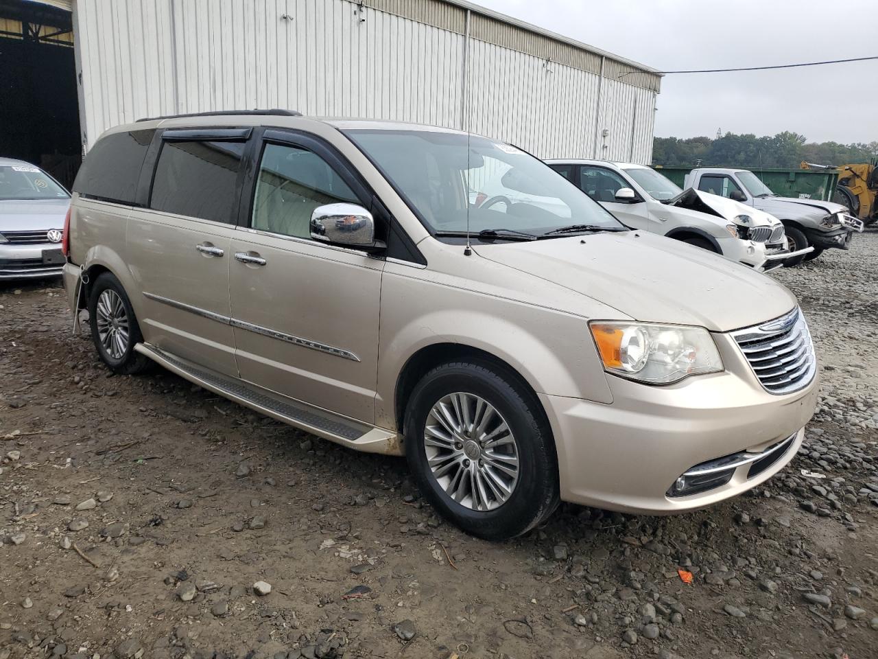 CHRYSLER TOWN & COUNTRY TOURING L