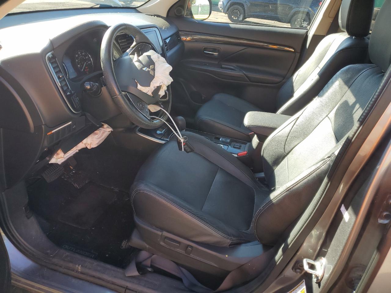 MITSUBISHI OUTLANDER SE